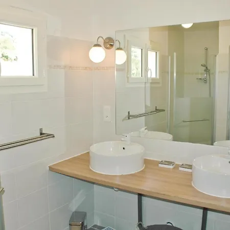 Holiday home 5 Bedroom Lovely In Thome