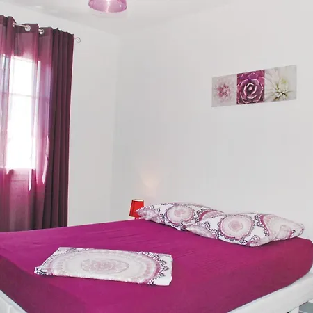 5 Bedroom Lovely In Thome Holiday home Saint-Thome