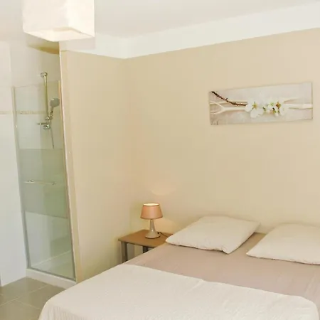 Holiday home 5 Bedroom Lovely In Thome *